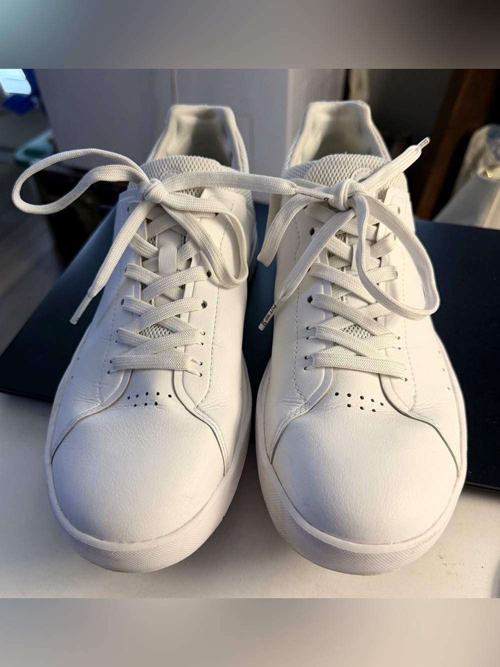 On Women's THE ROGER Advantage Shoes